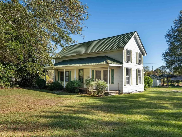 Dreamers Wanted! Classic Farmhouse on 1.1 Acres with Endless Potential $125,000