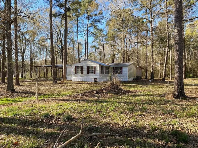 Nature Lover’s Retreat by Lake Iatt