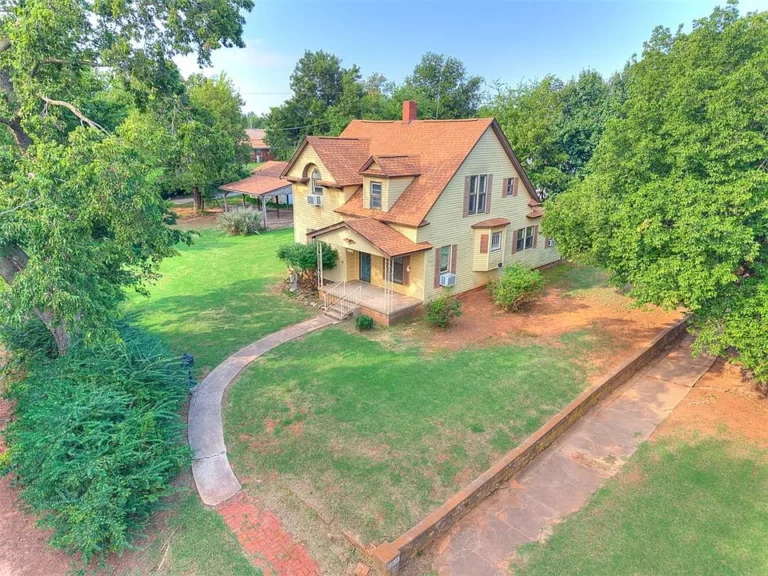 Historic 3-Bed, 1.5-Bath Home on 3.4 Lots – Character, Space & Potential!