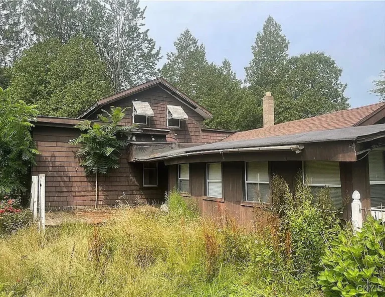 Investor’s Dream Fixer-Upper in the City of Fulton