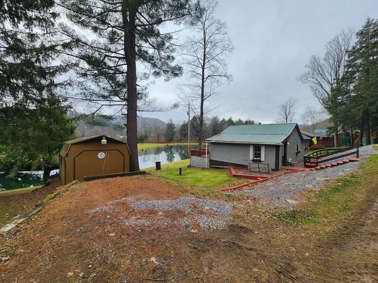 Charming Rustic Cabin Retreat