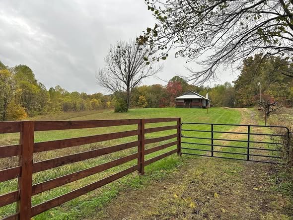 Bungalow Cabin with 3.95 Acres in Liberty, Kentucky