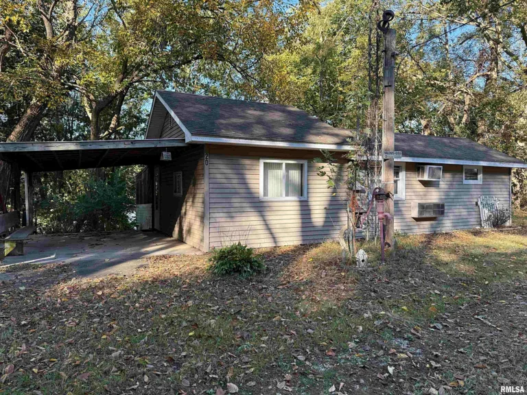 Cozy Mississippi River Cabin Retreat