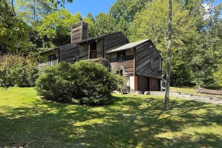 Wood Home with 0.5+ Acres in Beckley, West Virginia