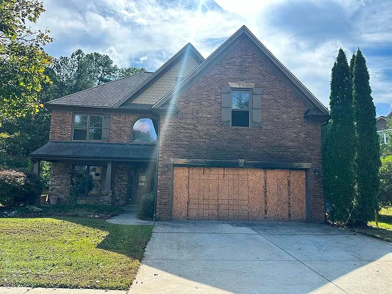 Spacious Dacula Home with Great Potential – Ideal Renovation Opportunity