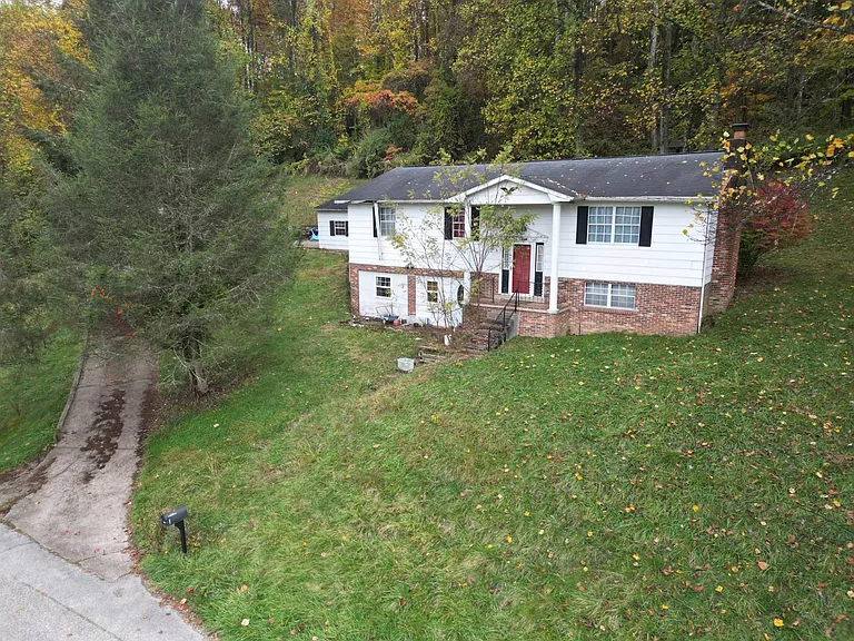 Spacious 3-Bedroom Home on 2 Acres in Sissonville
