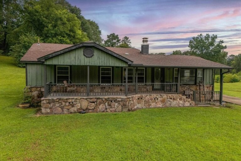 Historic 1945 Farmhouse in Gallant, Alabama