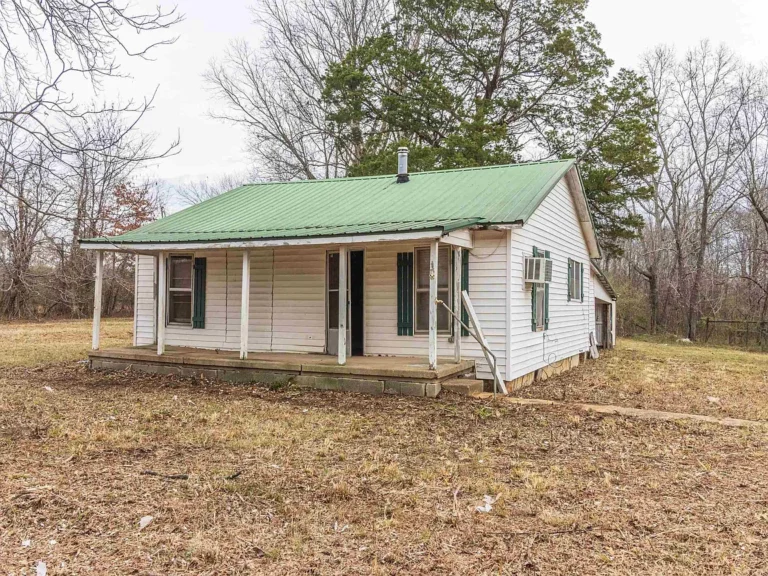 Charming Country Fixer-Upper on a Peaceful Wooded Lot Near Pickwick Lake & Shiloh National Military Park