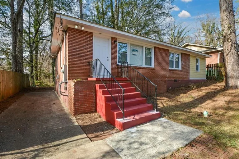 Beautiful Rental Home in Atlanta – Voucher Friendly, Convenient, and Move-In Ready