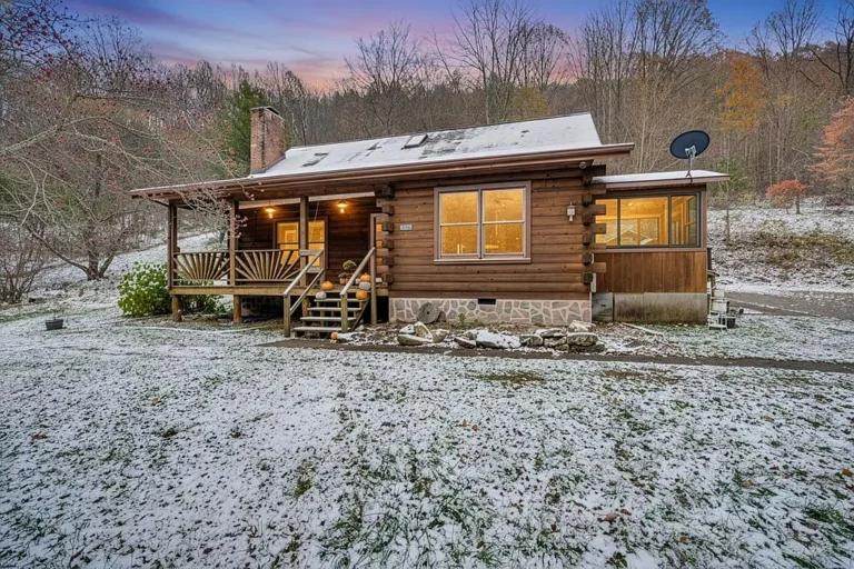 Charming 3-Bedroom Log Cabin on 6.26 Acres of Pure Country Serenity