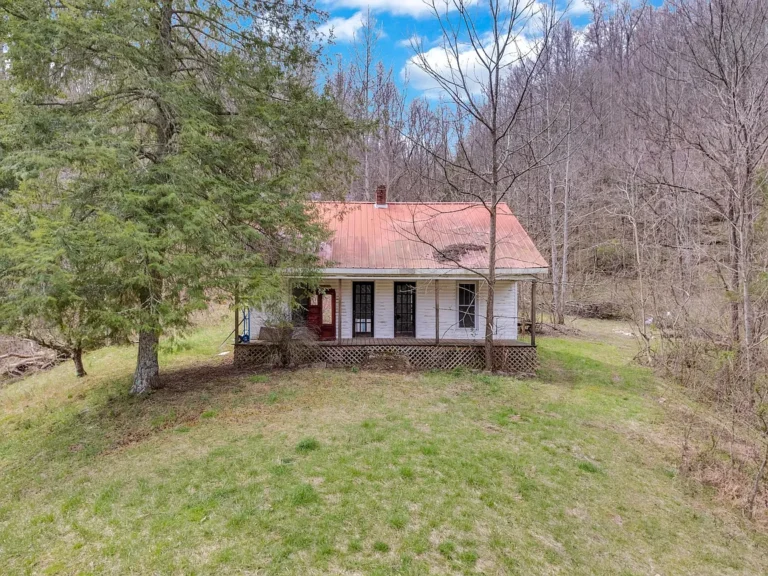 A True Off-Grid Retreat