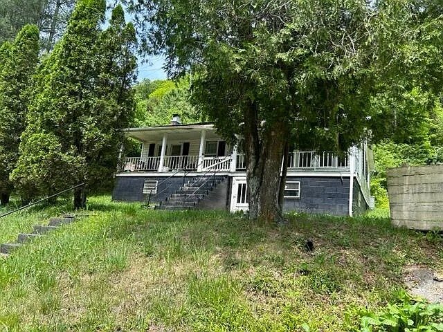 35.64-Acre Property with Cottage in Duffield, Virginia