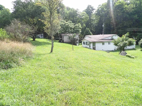 Creekfront Country Cottage on 2.17 Acres Along Beaver Creek