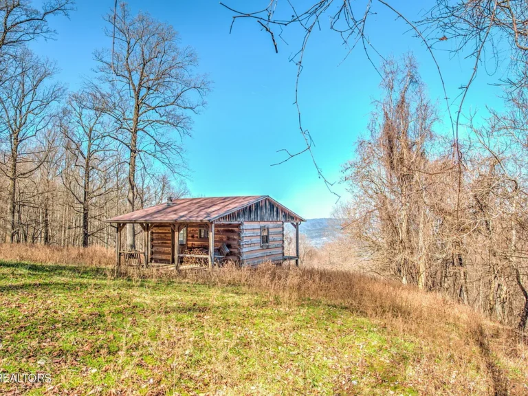 Secluded Paradise Bordering the Great Smoky Mountains