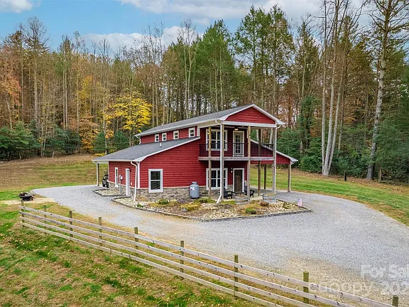 Mountain Views on 2 Private Acres in Happy Valley