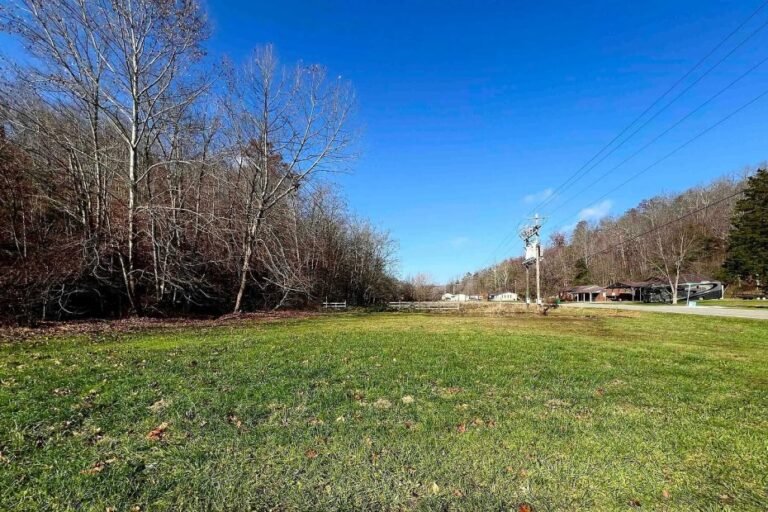 Manufactured Home with 39.3 Acres in Rush, Kentucky