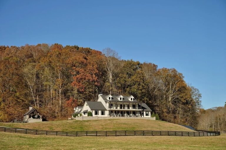 Columbia Tennessee Resort Estate on 447 Acres