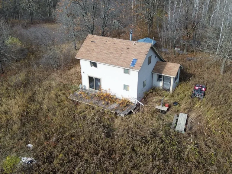 One-of-a-Kind Off-Grid Lakefront Retreat on 80 Acres – A True Hidden Getaway