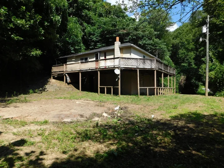 Charming Mountain Fixer-Upper With Breathtaking Views