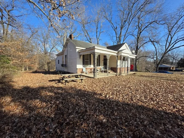 2-Bedroom Fixer-Upper on Over 1 Acre in Ripley with Strong Potential