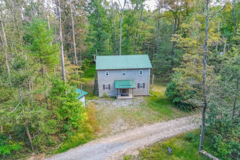 Cabin with 8 Acres in Mifflinburg, Pennsylvania