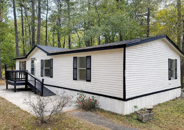 Remodeled 3BR/2BA Double-Wide on ½ Acre in a Desirable Henry County Community $65,500
