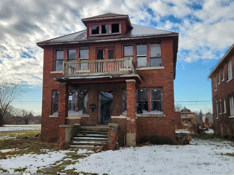 Brick Quadplex Redevelopment Opportunity in Detroit’s Nardin Park