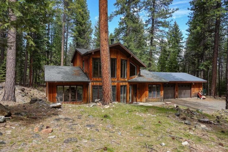 Home with 10 Acres in Fort Jones, California