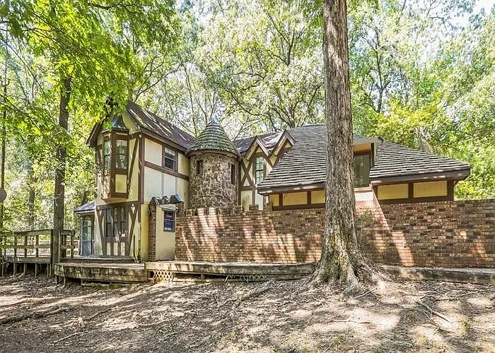 HUDZU AUCTION — Spacious Rural Fixer-Upper with Character, Land, and Endless Potential