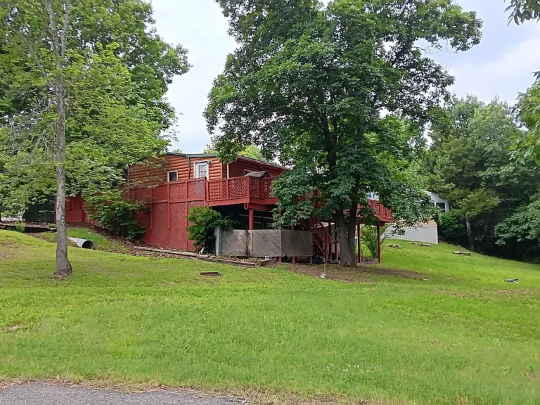 Very Cool Cabin Retreat in Branson’s Fall Creek Resort with Lake Views & Unbeatable Location