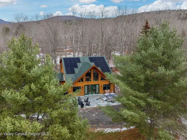 Perfectly positioned to capture the beauty of all four seasons,