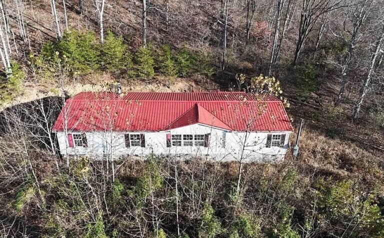 Home with 16.71 Acres in Louisa, Kentucky