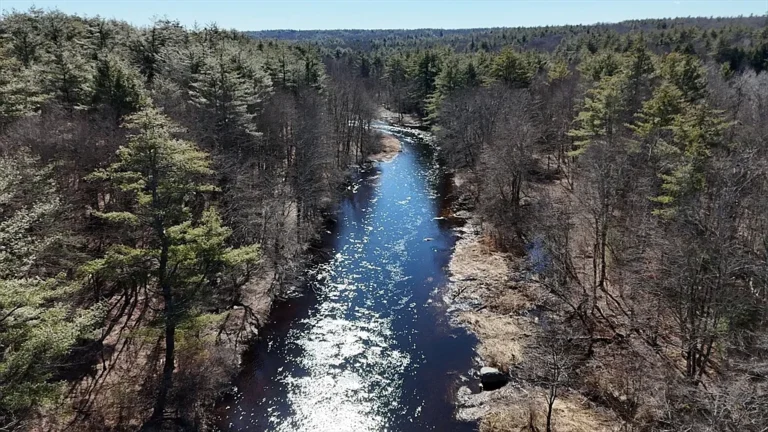 Prime Rail- and River-Front Ground Lease Opportunity with Flexible Zoning