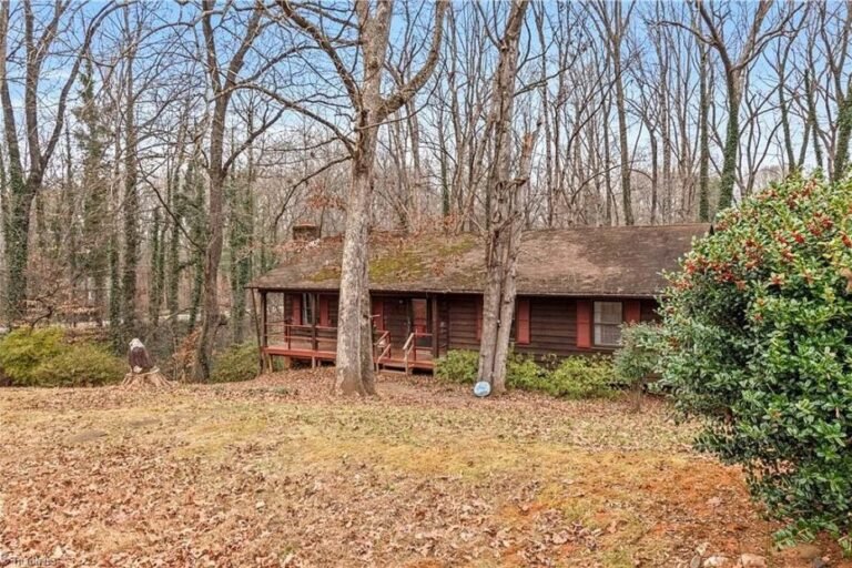 Home with 1.05 Acres in Pfafftown, North Carolina