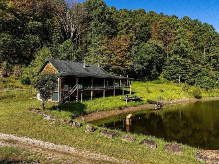 Cabin with 101.36 Acres in Smithfield, West Virginia