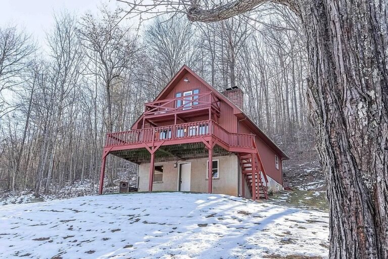 Chalet with 20 Acres in Amherst, Virginia