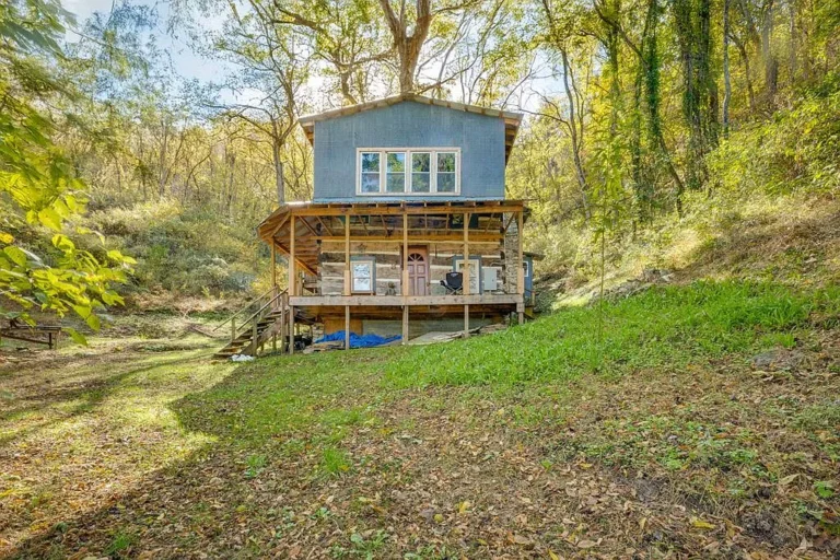 A Private 59.5-Acre Woodland Cabin Retreat