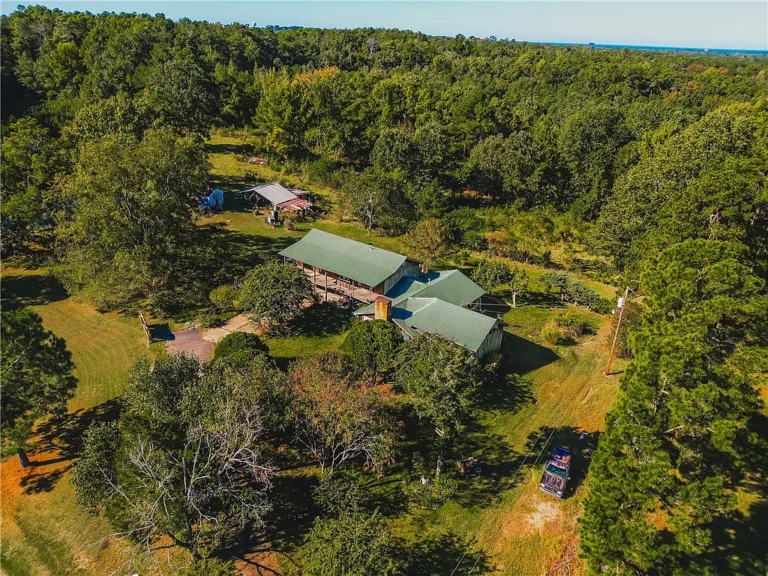 Private 23-Acre Retreat Just Outside Monticello