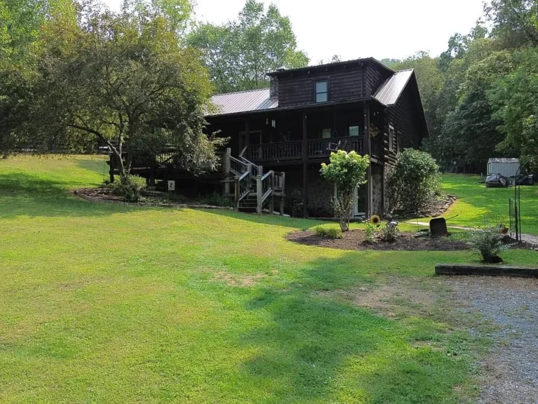 Peace, Privacy & Mountain Views — Your Log Home Retreat Awaits