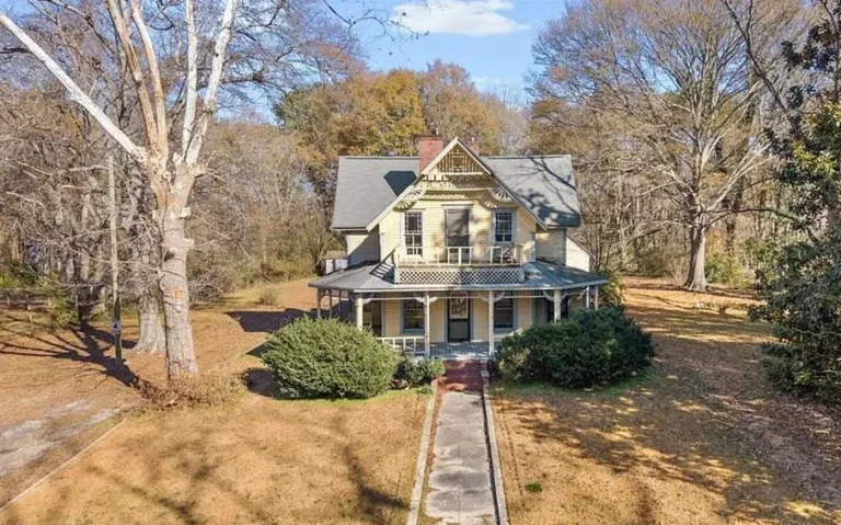 Pretty details! Nice stained glass! Two acres in Georgia. $215,000