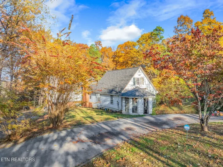 Spacious 4,611 Sq Ft Retreat on 2.5 Wooded Acres – 3607 Airport Rd, Rockwood, TN