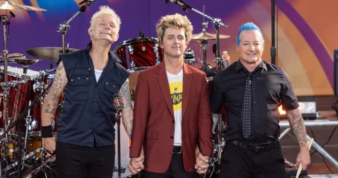 Fans think Green Day just made a statement during the pre-show