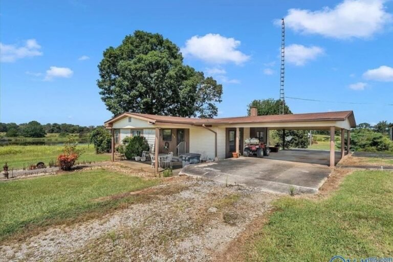 Home with 15 Acres in Trinity, Alabama