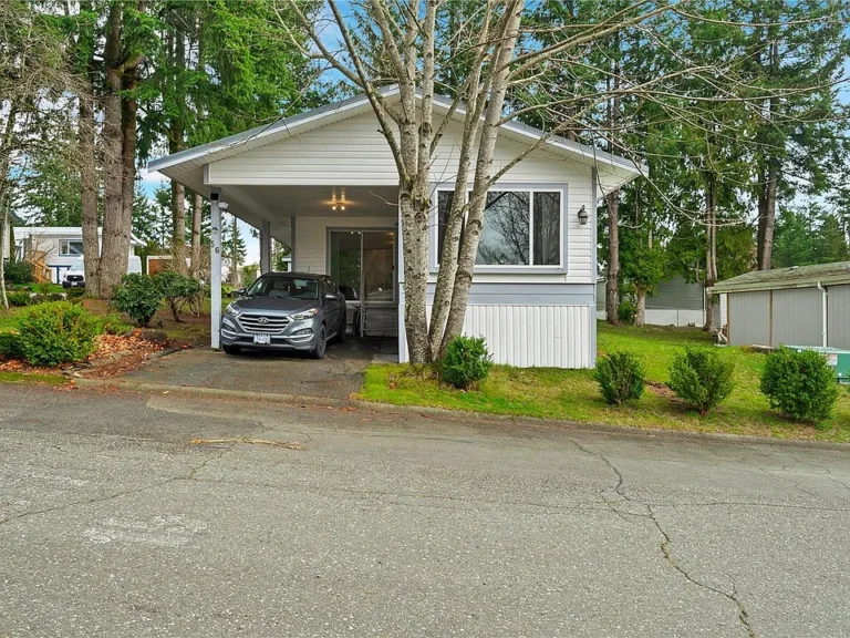 Mountain View Living in a Premier Campbell River Park