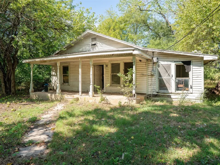 Fixer-Upper 3-Bedroom Home on Large Lot with Country Porch and Road Frontage